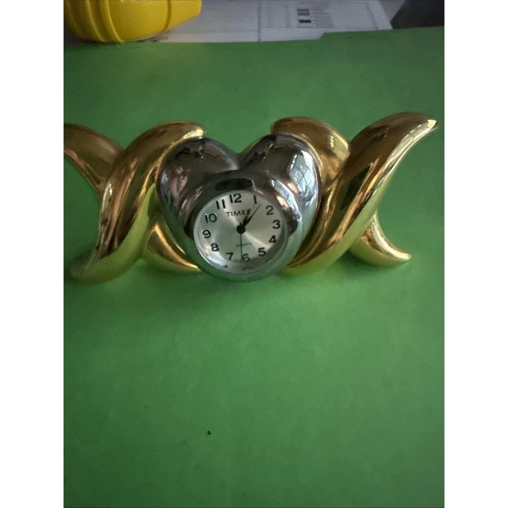 Vintage Miniature Circa Quartz Gold Design Desk Clock Collectable Timex. 5613